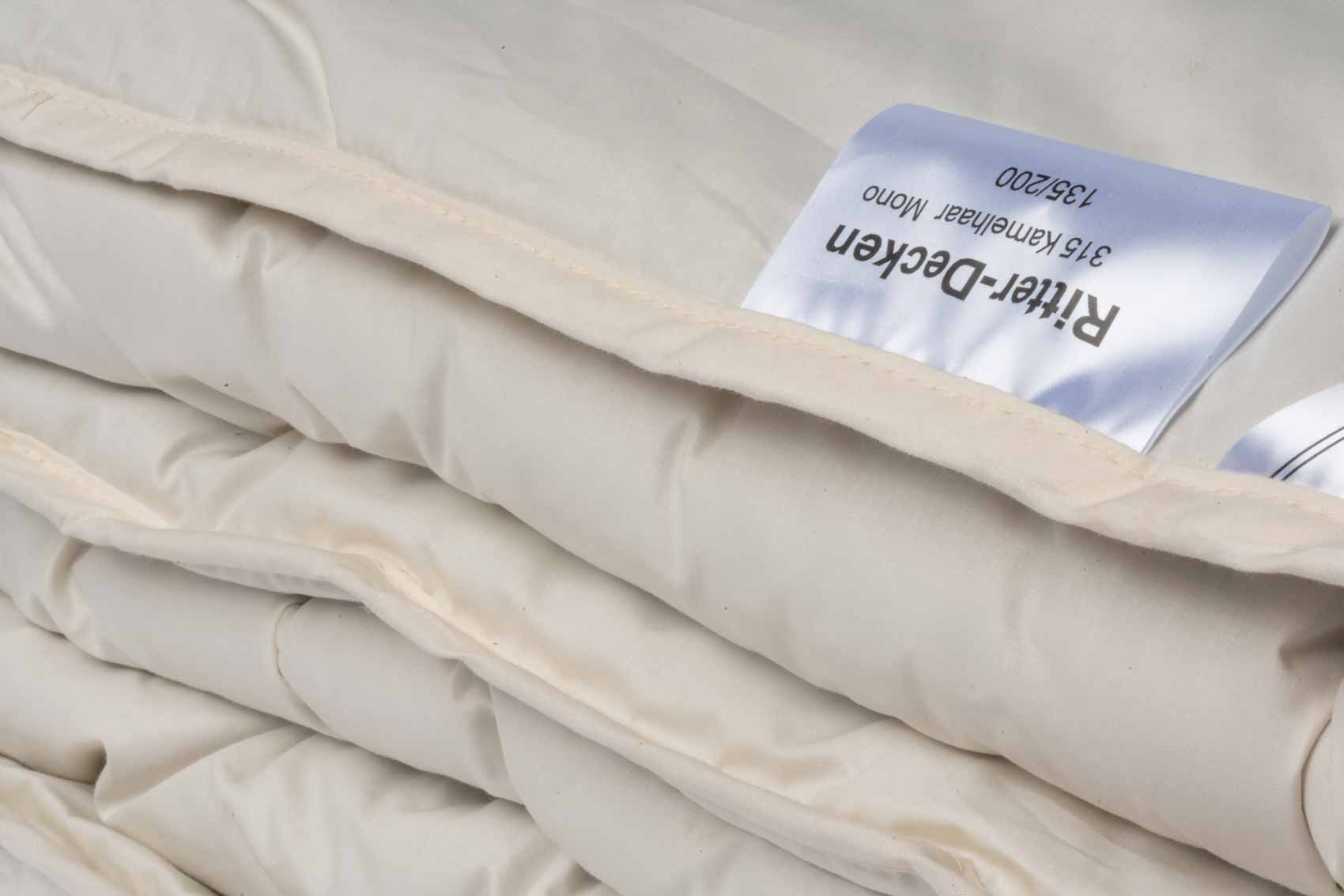 Gefaltetes Kamelhaar Monosteppbett im Detail
