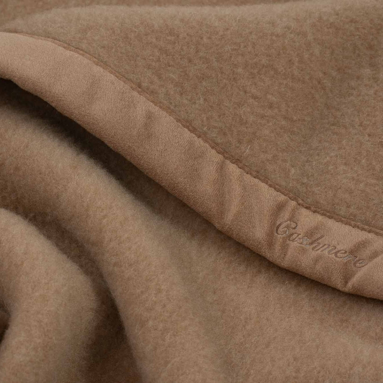 Kaschmor Kaschmirdecke in kamel im Detail