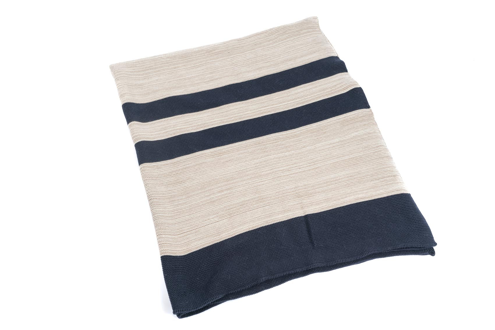 Gefaltetes Mumbay Strickplaid in beige meliert, marine gestreift