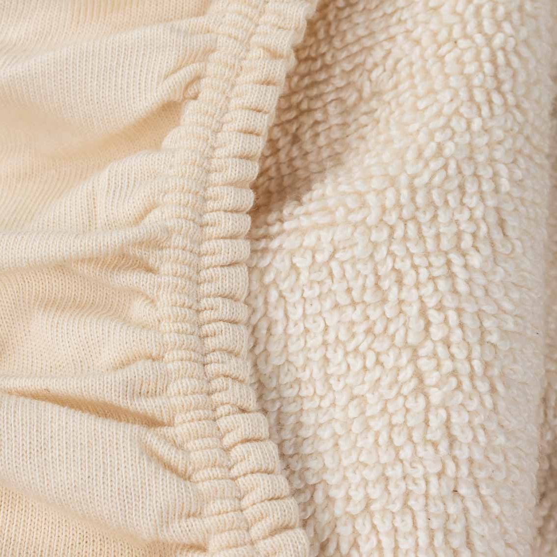 Baumwoll-Unterbett Spannumrandung in naturweiß im Detail