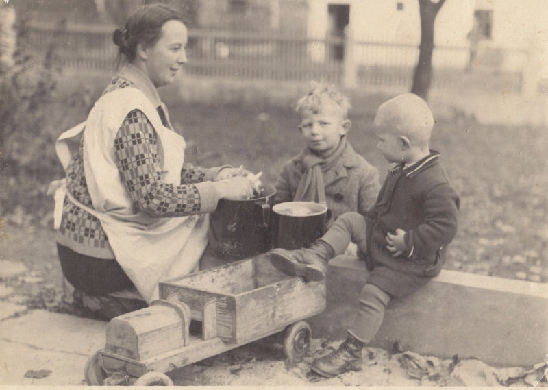 Gertrud Ritter mit Kindern - Familiengeschichte Ritter Decken