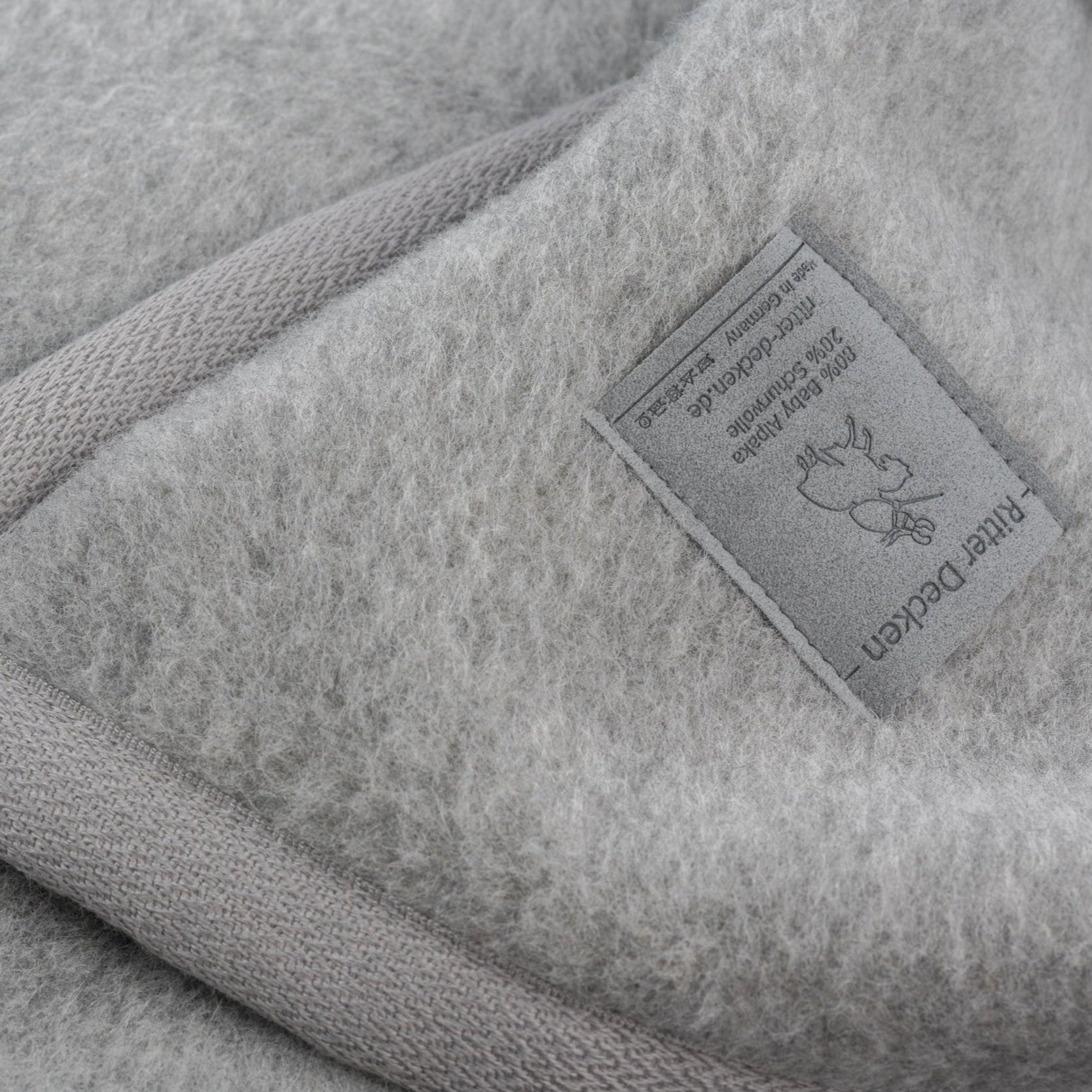 Perulama Alpakadecke in silbergrau im Detail