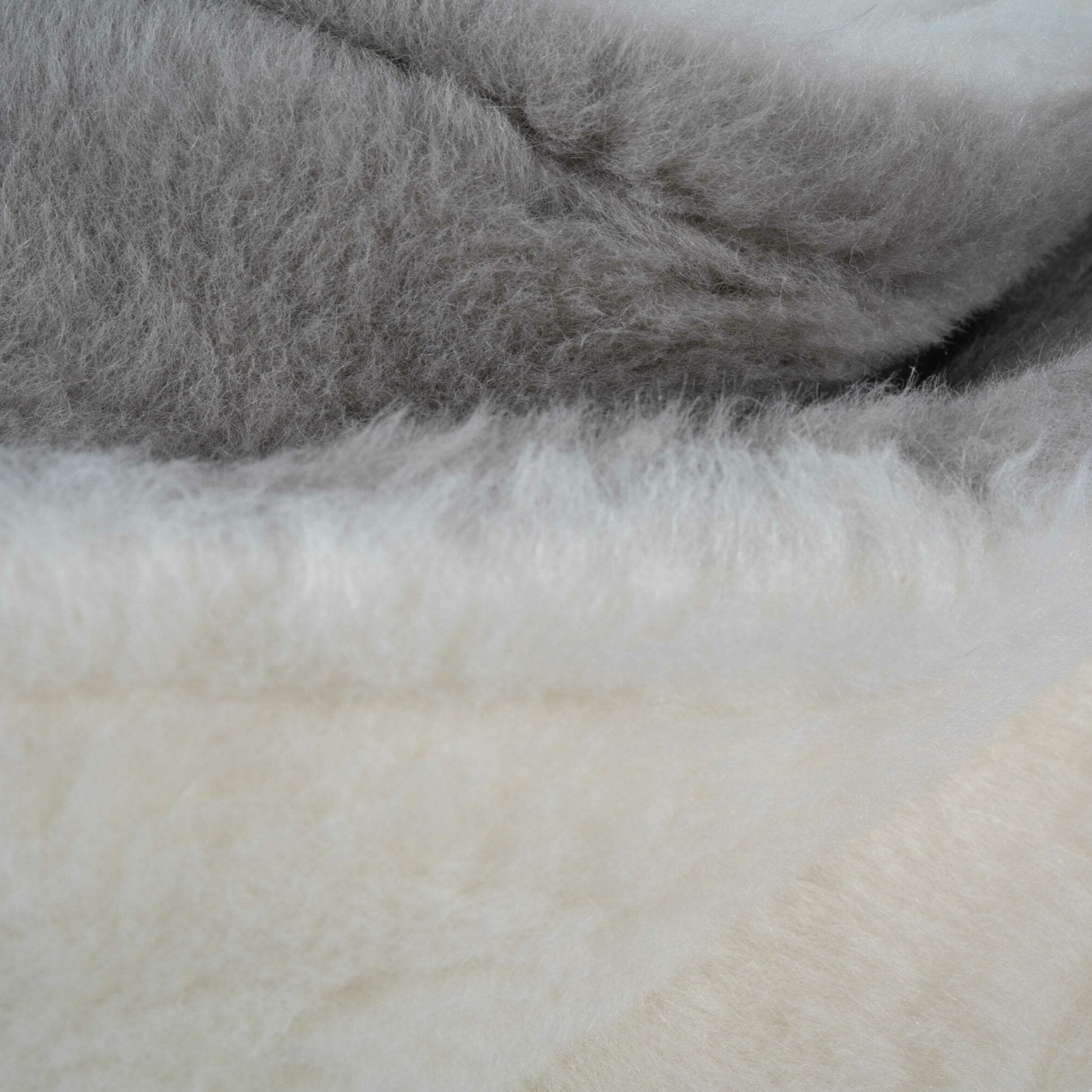 Alpaka Decke Grau Ritter Decken.jpg