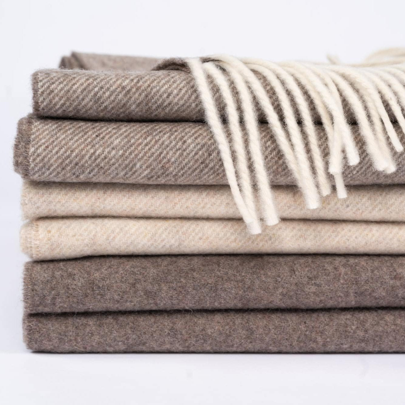 Drei verschiedene Farben Catania Plaids von Ritter Decken