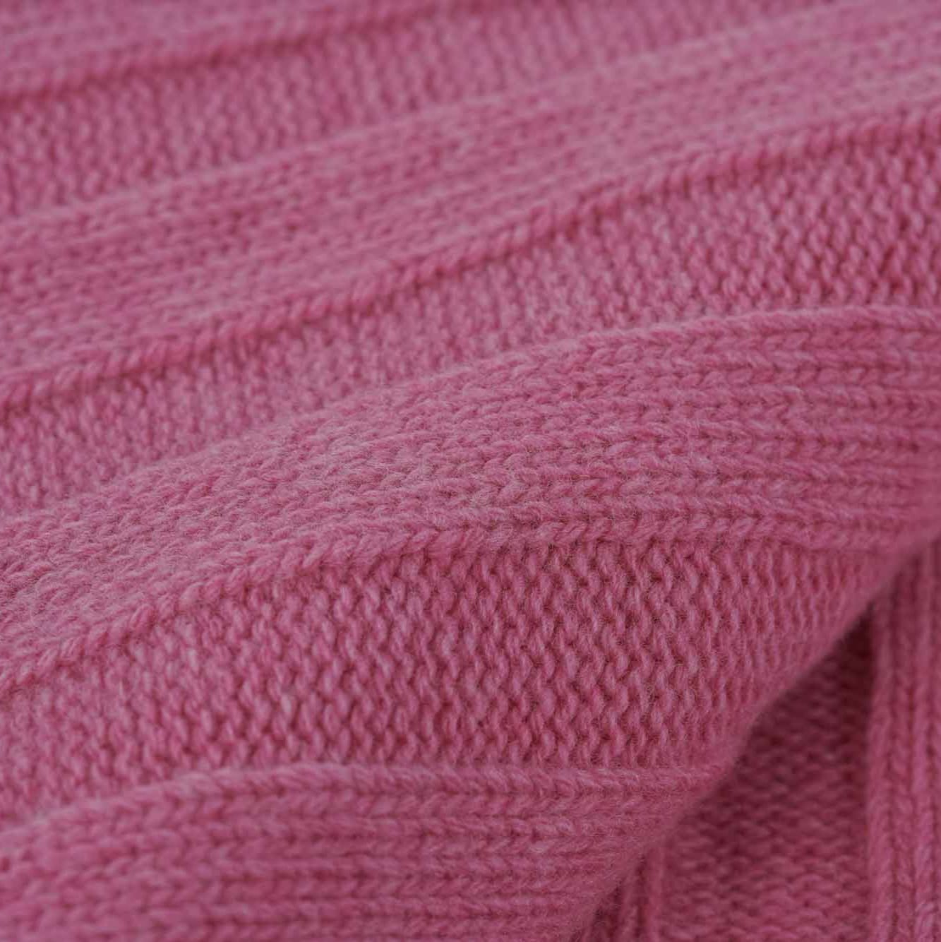 Gefaltetes Estoril Strickplaid in pink im Detail