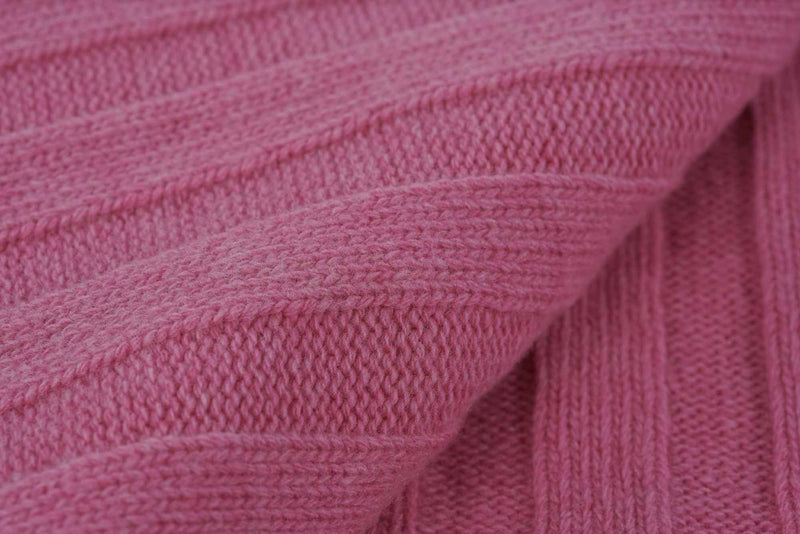 Gefaltetes Estoril Strickplaid in pink im Detail