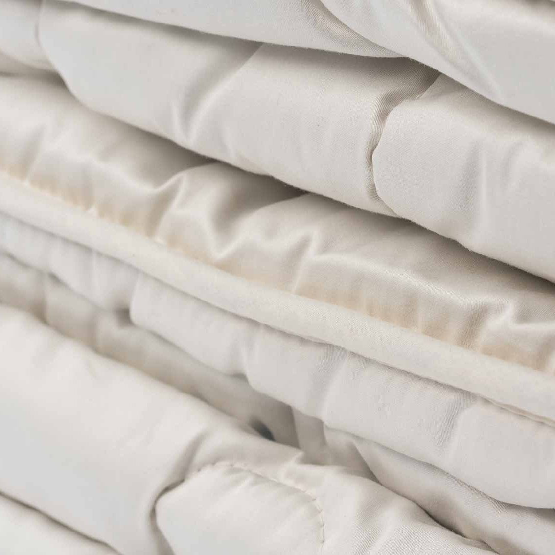 Gefaltetes Kaschmir Duosteppbett im Detail