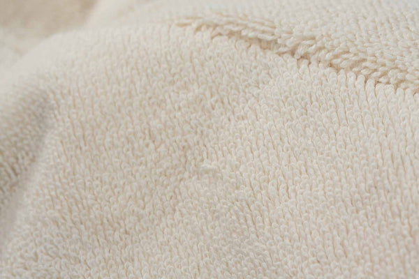 Kissenbezug aus Baumwolle in naturweiß im Detail