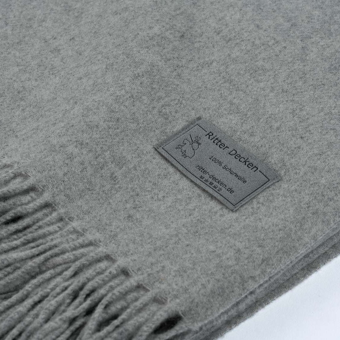 Luzern Schurwollplaid in grau meliert im Detail