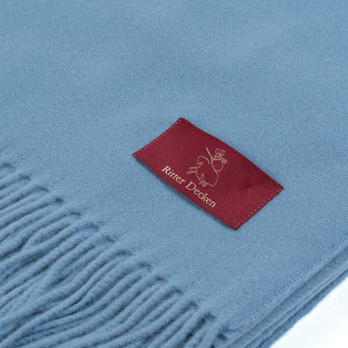 Luzern Schurwollplaid in hellblau im Detail