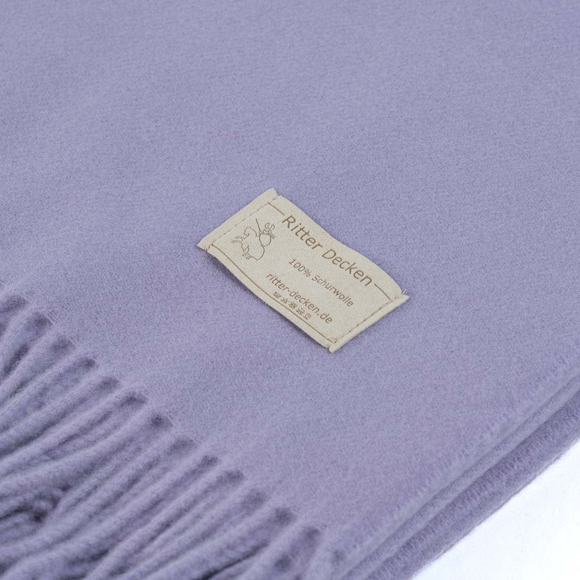 Luzern Schurwollplaid in lila im Detail