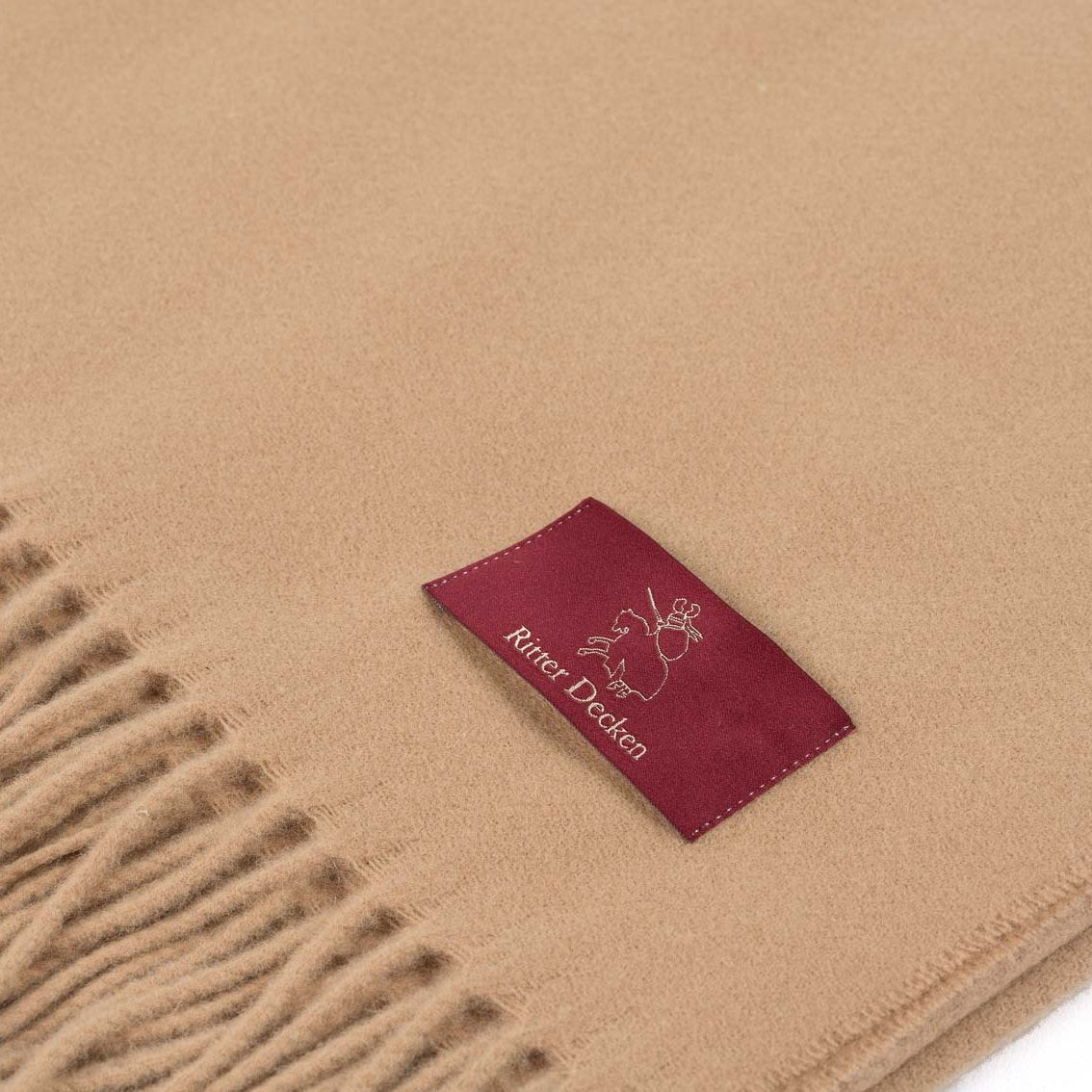 Luzern Schurwollplaid in ocker im Detail