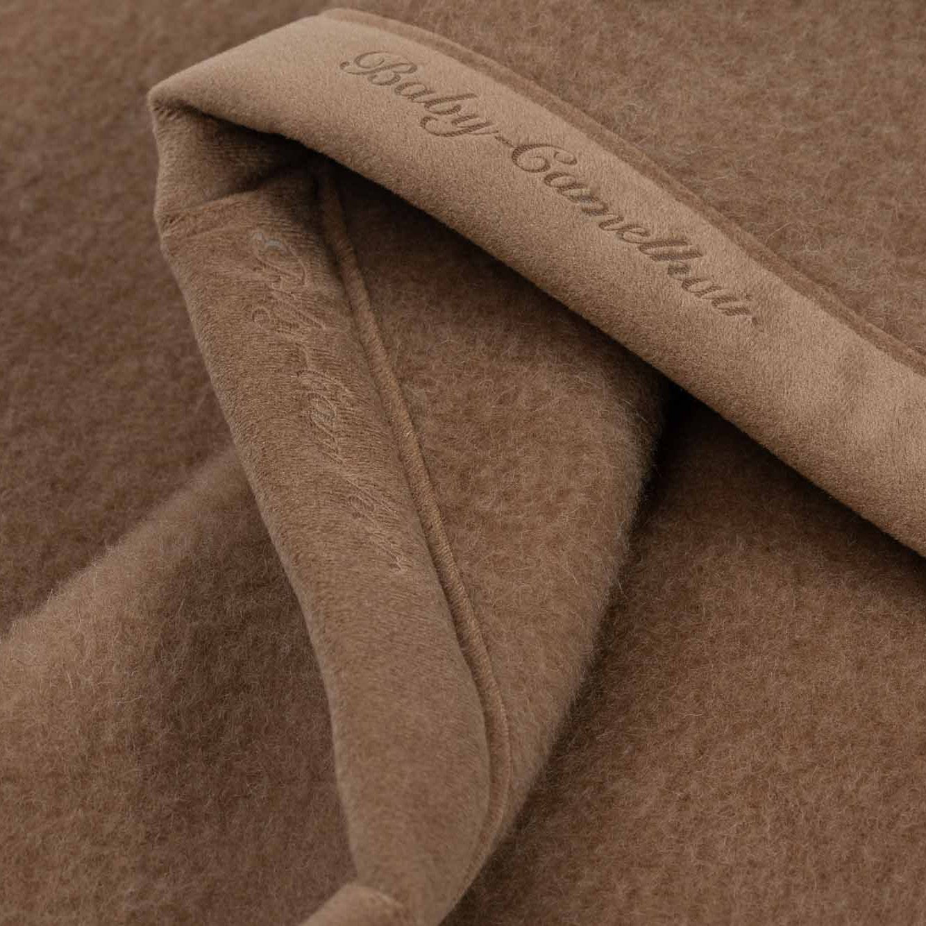 Gefaltete Maharani Kamelhaardecke in kamel im Detail