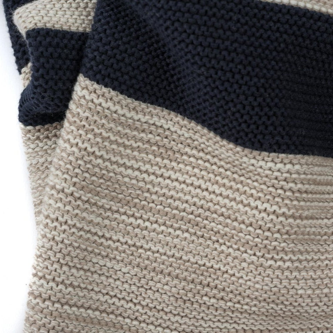 Mumbay Strickplaid in beige meliert, marine gestreift im Detail