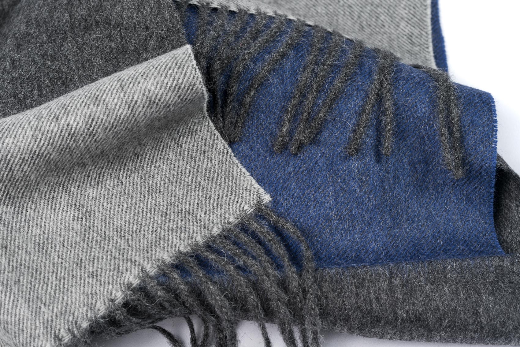 Dreifarbiger Tango Schal im Detail